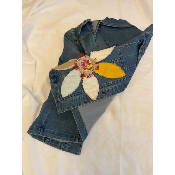 Upcycled Denim Jacket with Linen Floral Appliqué – Lost Petal Linens (M) - Picture 8 of 12